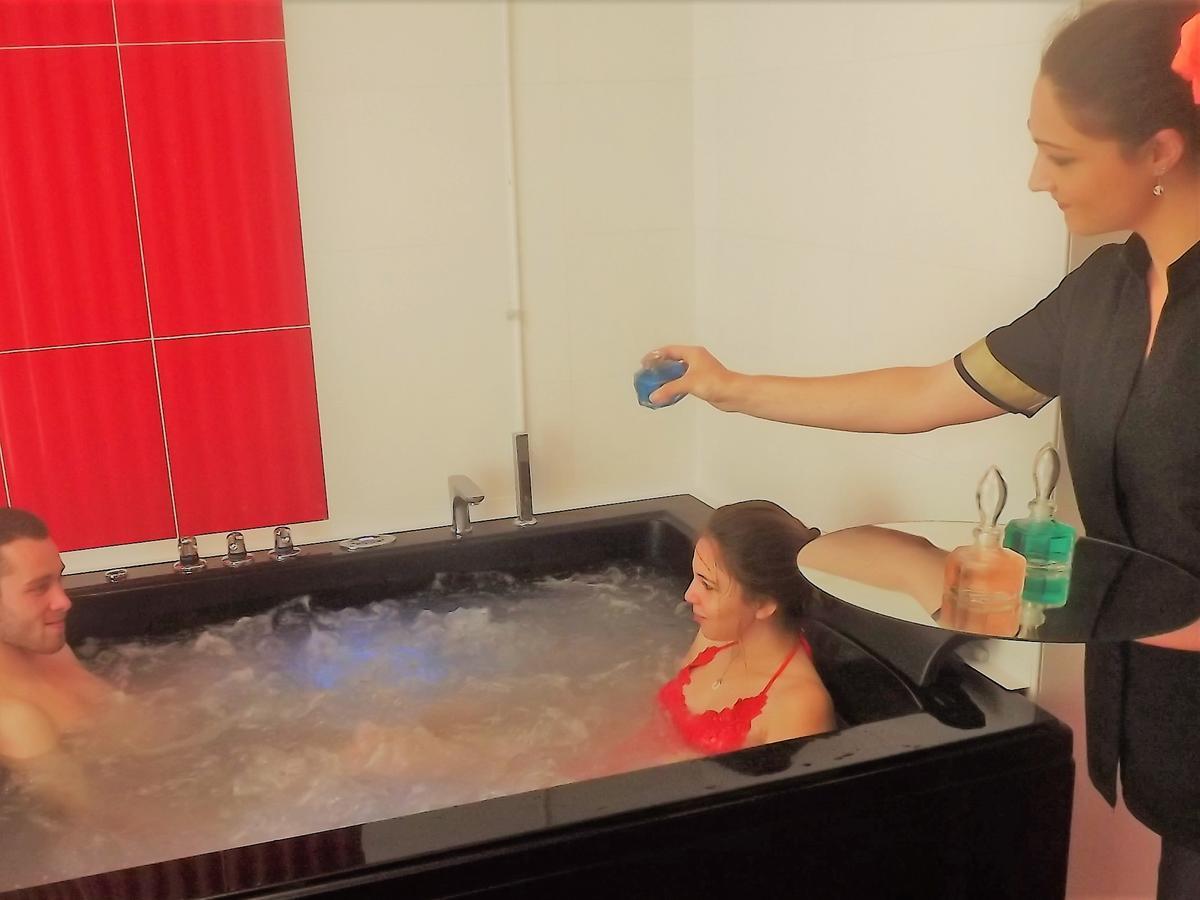 Bellaforme Suites&Spa Champcevinel Luaran gambar